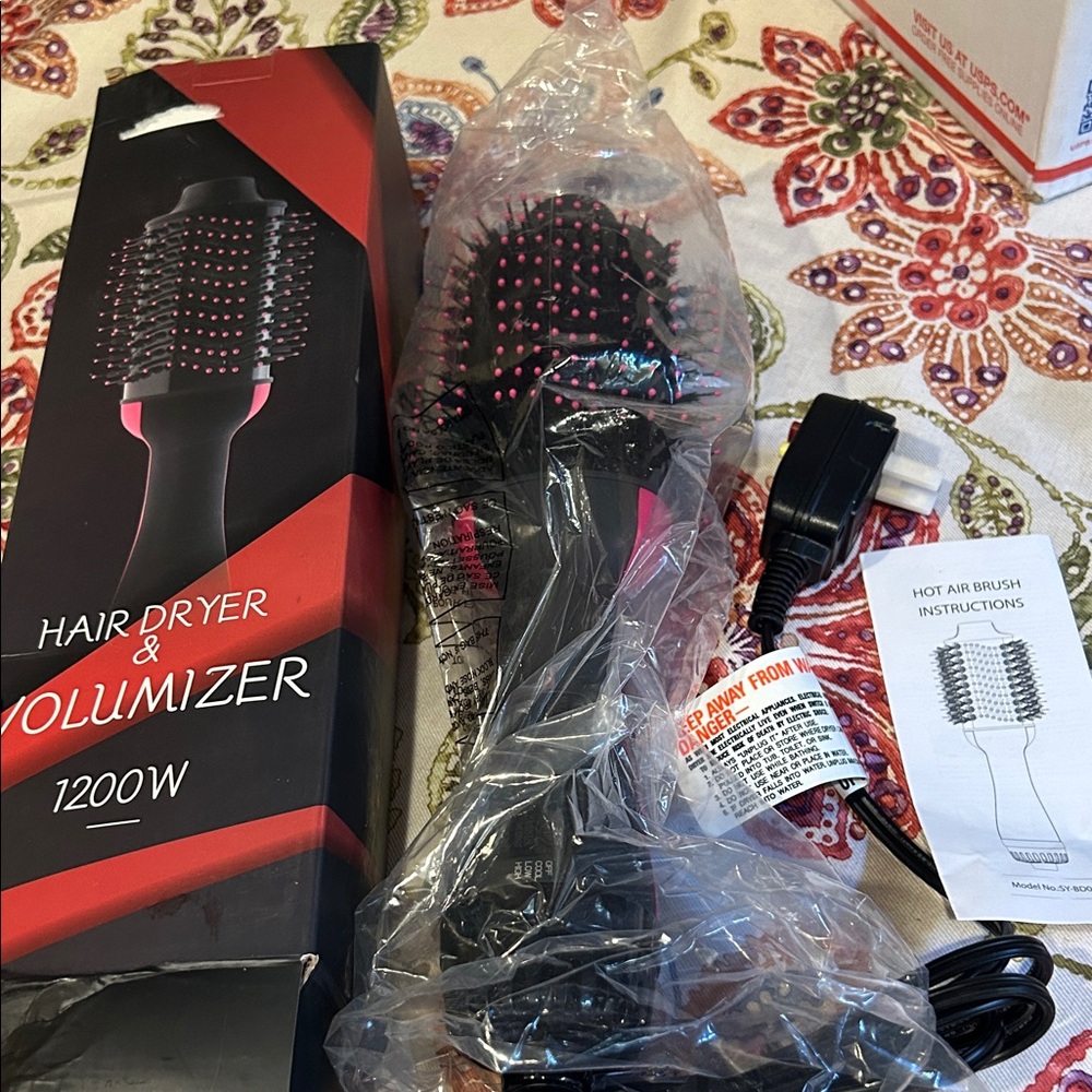 Volumizer Hair Dryer Brush - Black and Pink